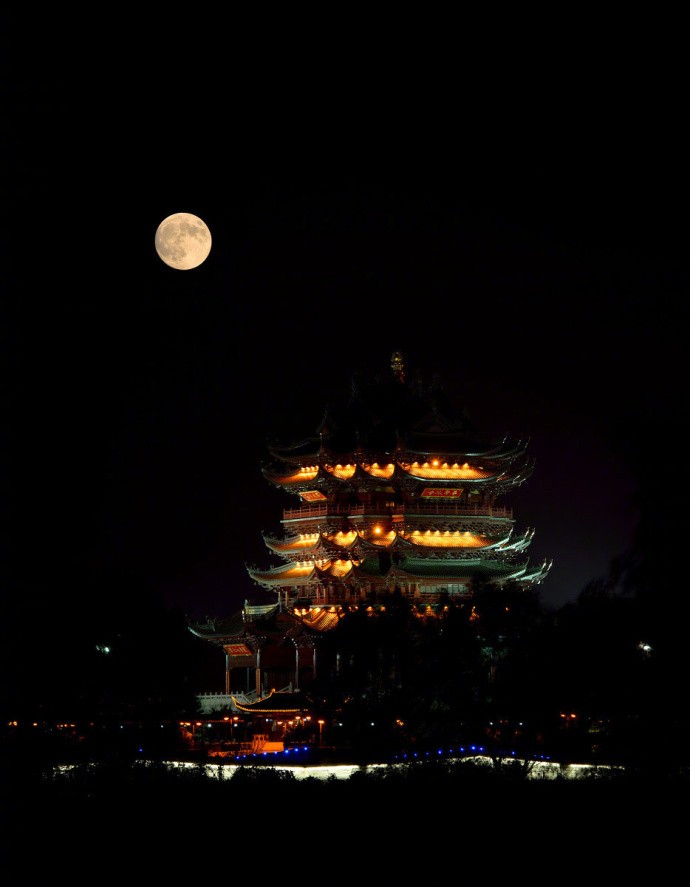 一勾冷月满眼相思