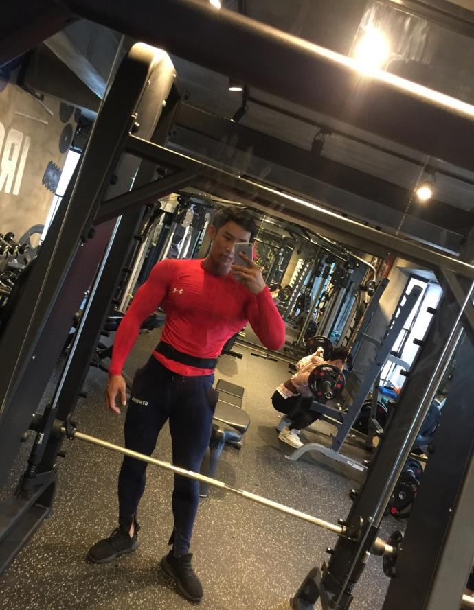 90后健身六年,练就满身腱子肉,夺得深圳市健体冠军