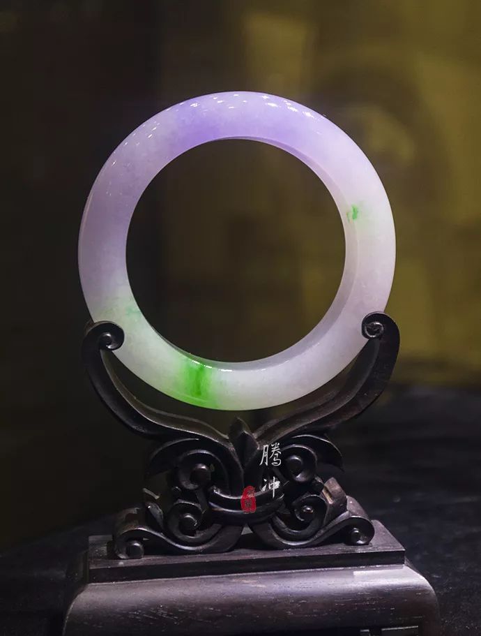 世界上最贵的地摊 商品价值让人咋舌 小心拿好别摔了|翡翠|腾冲|地摊