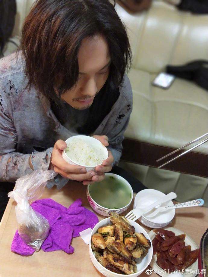 陈伟霆落败不堪混饭吃,网友:乞丐的生活都这么好了?