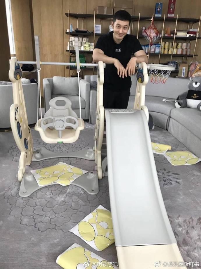 有网友注意到后面架子上的奶粉之类的,好奇是不是都是给小海绵吃的.