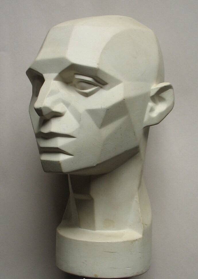 画好素描头像首先要了解头部的结构特征