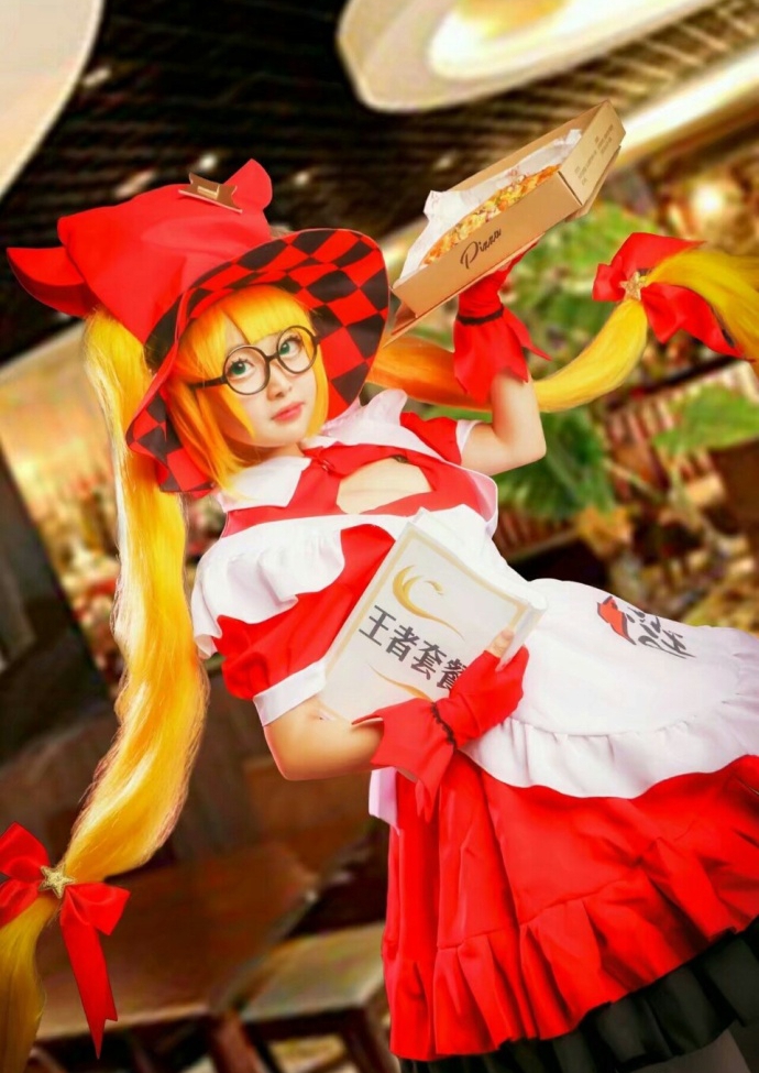 王者荣耀:安琪拉魔法小厨娘cosplay,小哥哥要披萨么_新浪看点