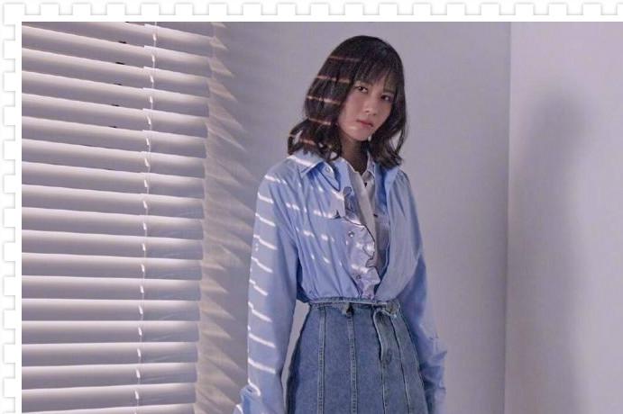 papi酱真会搭,两条裙子一起穿居然不丑?网友:这叫个性