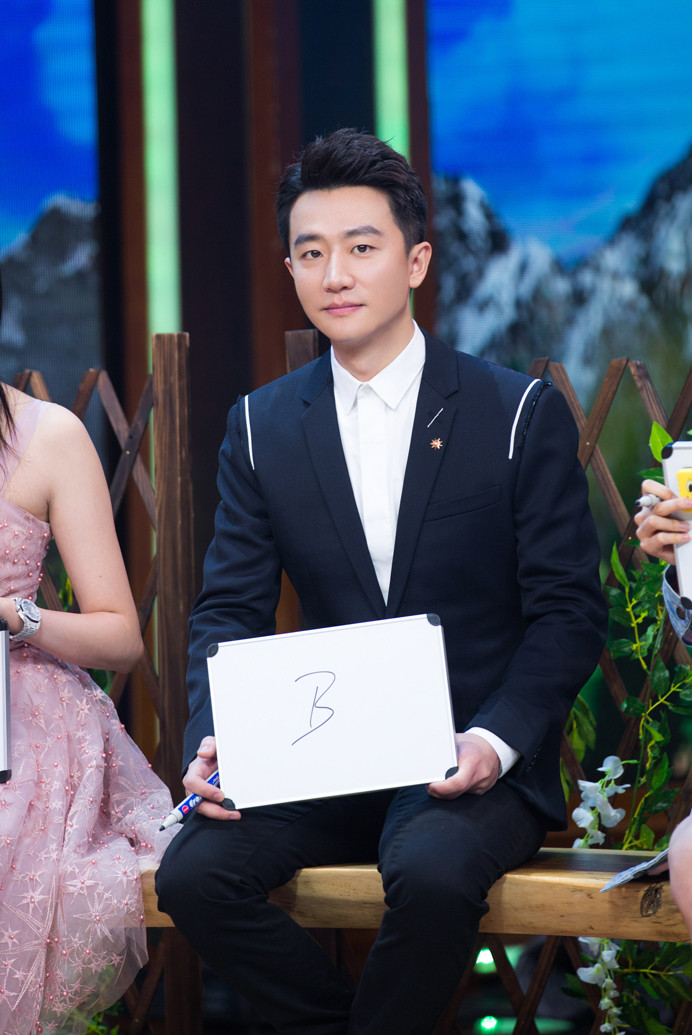 播出了中国·瑞士文化交流专场,平时很少参加综艺节目的黄轩,作为瑞士