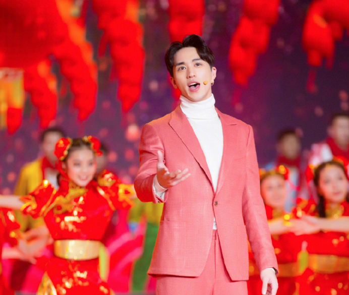 北京卫视春晚许魏洲任嘉伦秦俊杰热力开唱谁最帅呢