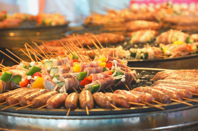 过年时街边最流行的小吃,看到留口水,你最喜欢吃哪个