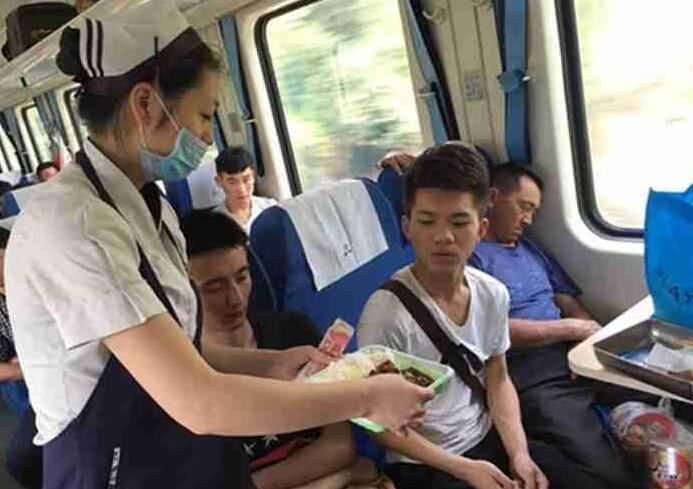 做火车回家过年,最嫌弃身边人吃哪些食物?竟不是方便面!