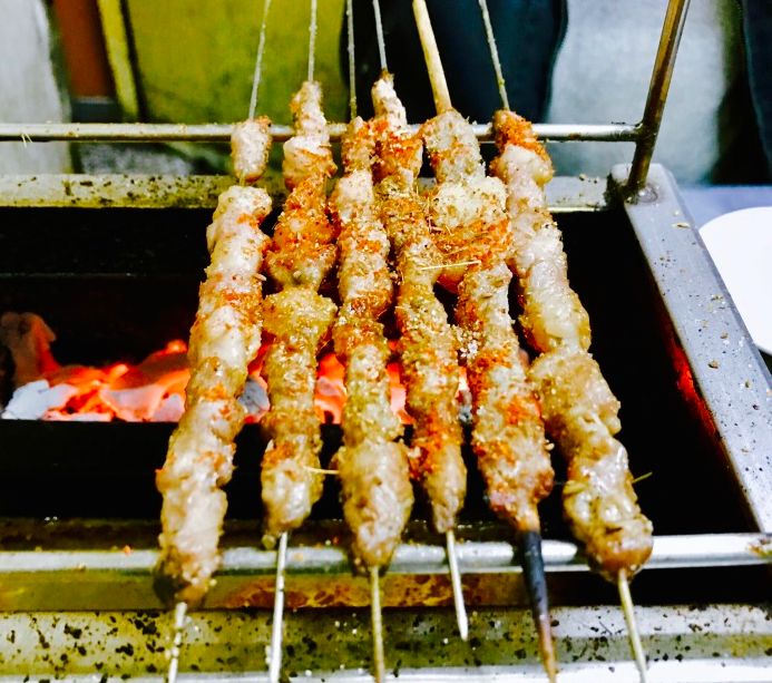 在天津只撸这7家铁签子穿的羊肉串,吃的就是一个老味儿!