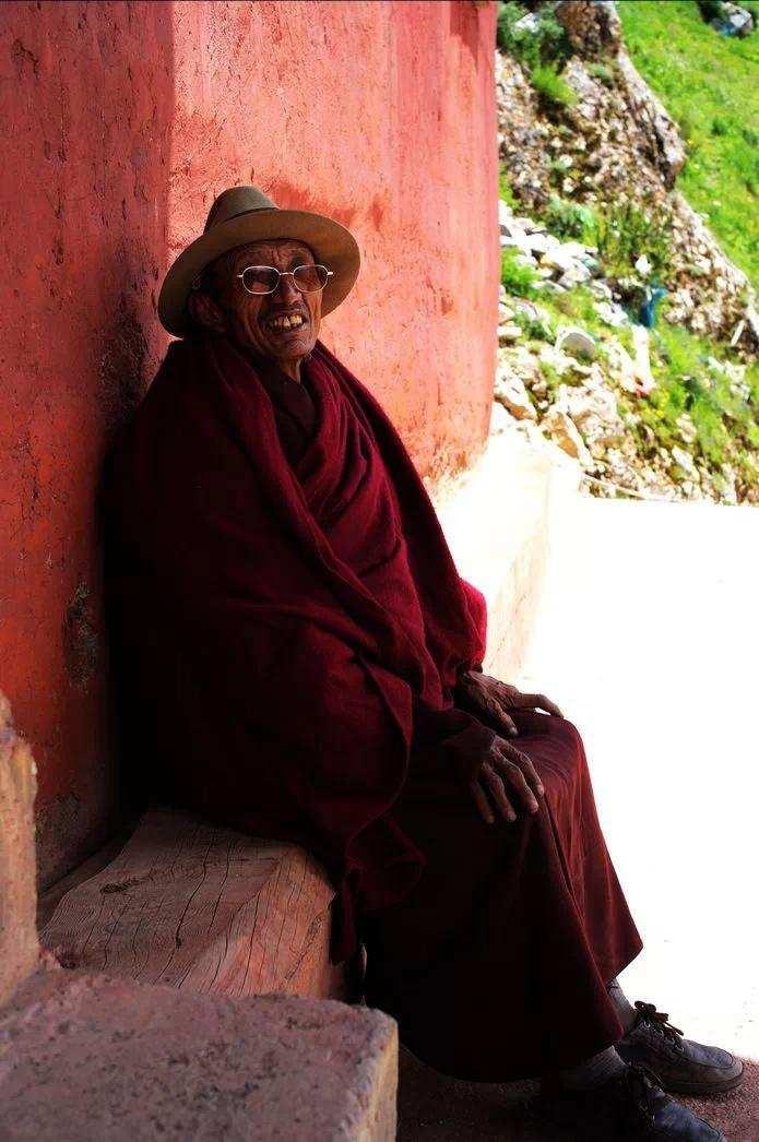 孜珠寺活佛丁真俄色曾说过:"孜珠寺不是一般人能去的,除了非常有缘分