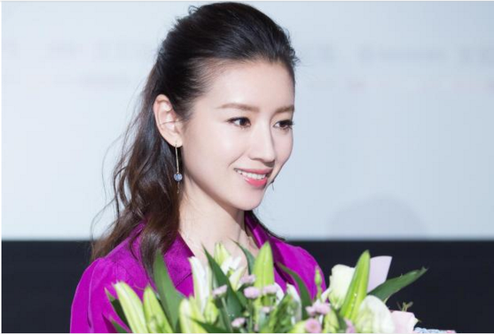 杜德伟不仅演技一流,还是非常棒的歌手,发表了多张专辑,家里也是演艺