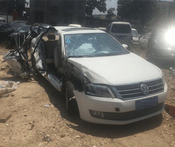 大众朗逸撞报废气囊却未弹出, 4s店回复: 力度不够, 角度不准