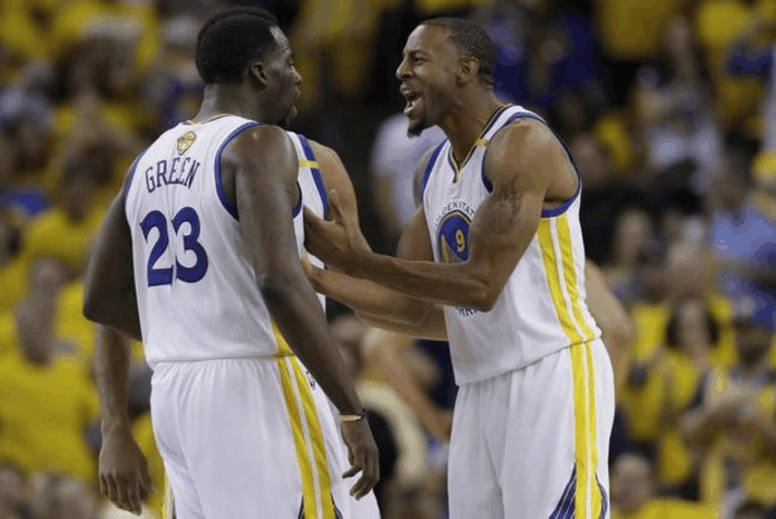 三节对攻200分!詹姆斯空砍三双后终暴怒,这番话让全队低头!