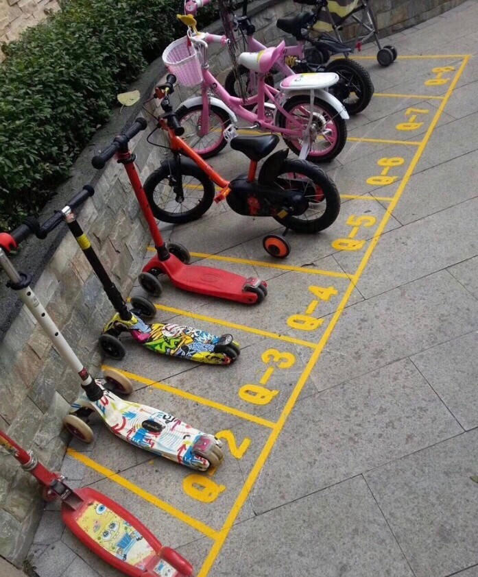 重庆某幼儿园出奇招,为小朋友提供专属停车位,解决上学难问题!