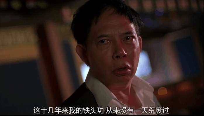 而饰演大师兄的黄一飞在此片中表现十分的惊艳,这部《少林足球》也是