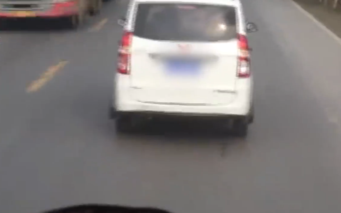 安徽临泉县火警出警疑遭恶意挡路,消防发文. 来