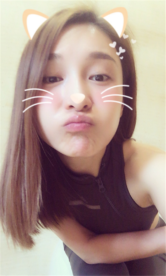 乐珈彤全家照:丈夫多金贴心,每天早起给她泡咖啡,2个儿子帅气