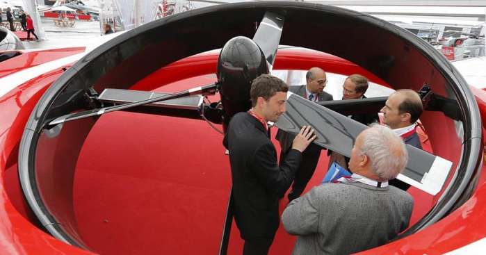 中国"墨子号"人力飞机上海试飞成功!