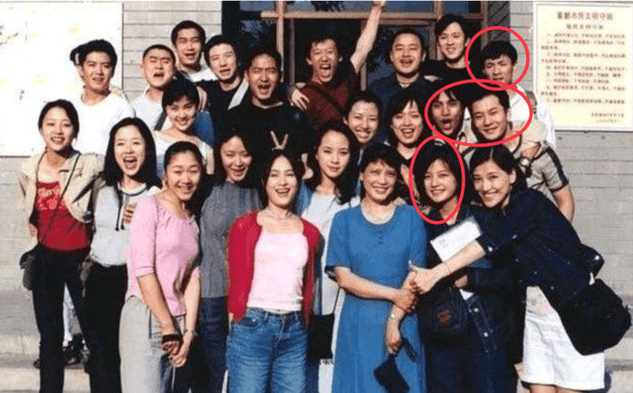 与如今早早出道,没有过多生活经验的鲜肉们不同,祖峰年轻时,曾经在