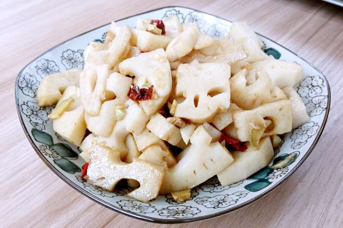 吃腻了凉拌莲菜那就炒一盘酸辣莲藕块吧