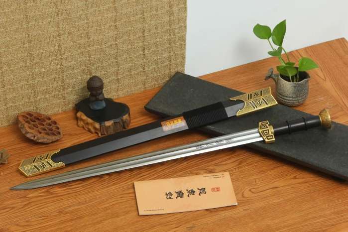 同为皇帝御赐宝物历史上的尚方宝剑和免死金牌那个更厉害一点