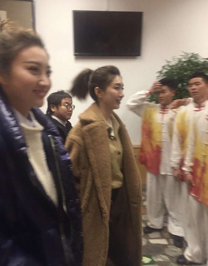 春晚舞台变新颖, 李易峰搭档景甜、江疏影两大美女热情合唱!