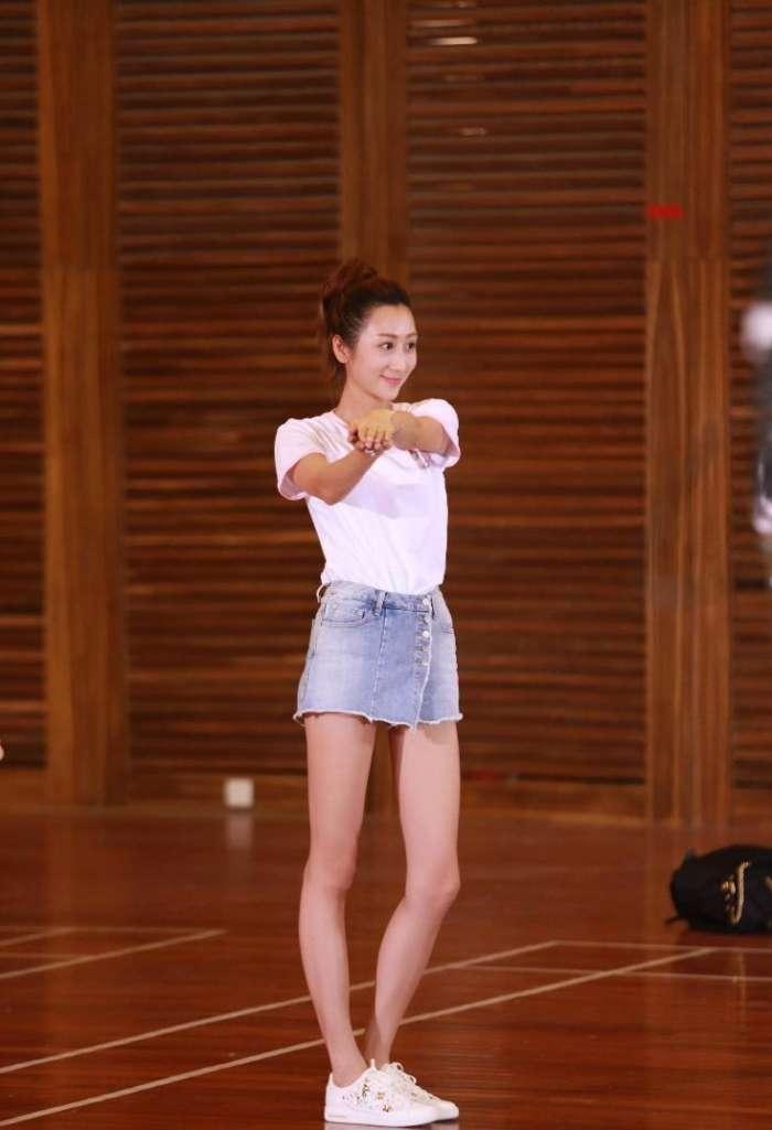 她五年生了四胎 如今身材依旧好得仿若少女|蒋丽莎|身材|少女_新浪