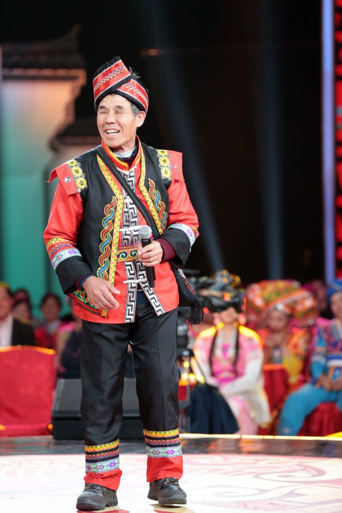 广西宜州民间歌王谢庆良与机智歌王张地同登央视2018全国社区春晚