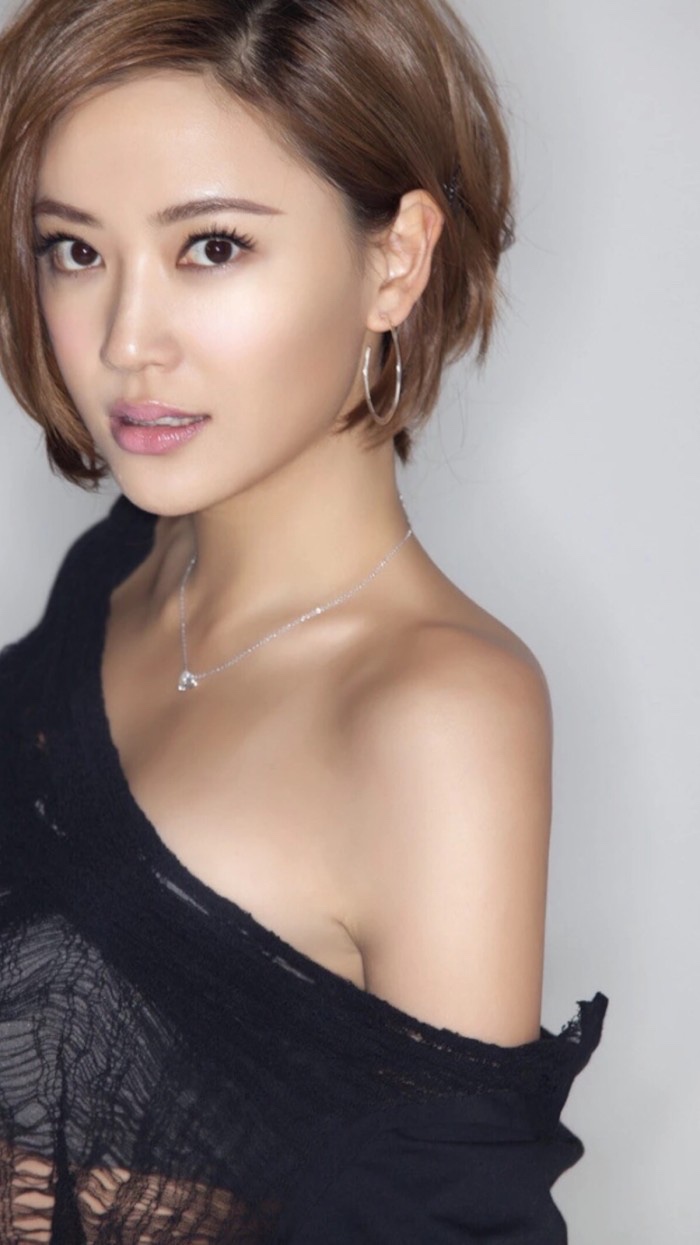 应采儿爱笑的性感女星