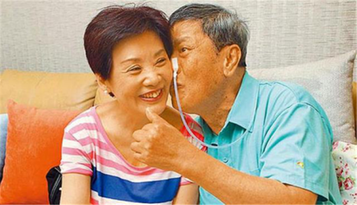 曾是红极一时的歌手,却因参加春晚妻离子散,如今晚景凄凉!