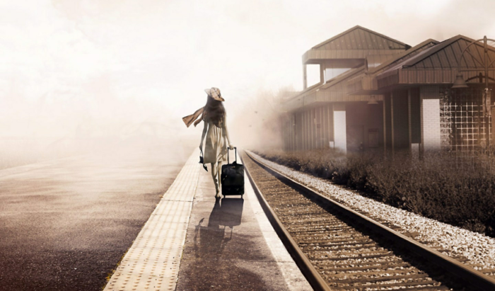 那些许下等风也等你的誓言的人啊,都随风飘离了你的身边和心上.