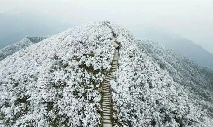 美爆了!黔东南丹寨县龙泉山绝美的冰封世界