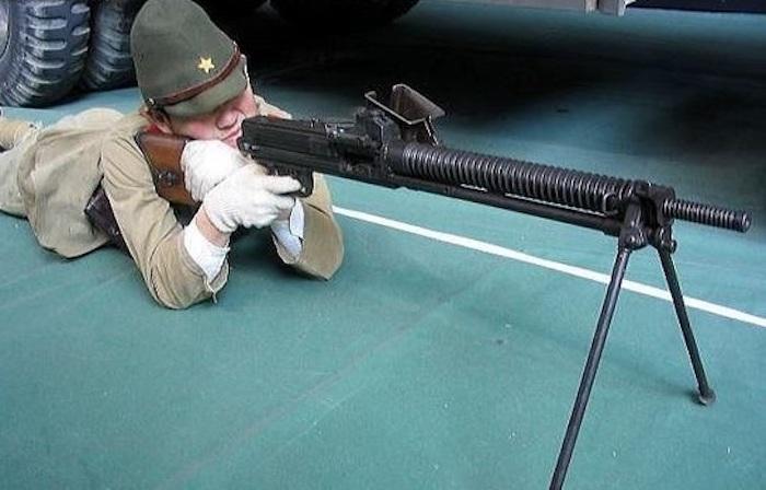 这把机枪是日本在1922年定型生产并装备部队的一款轻机枪,当年一战