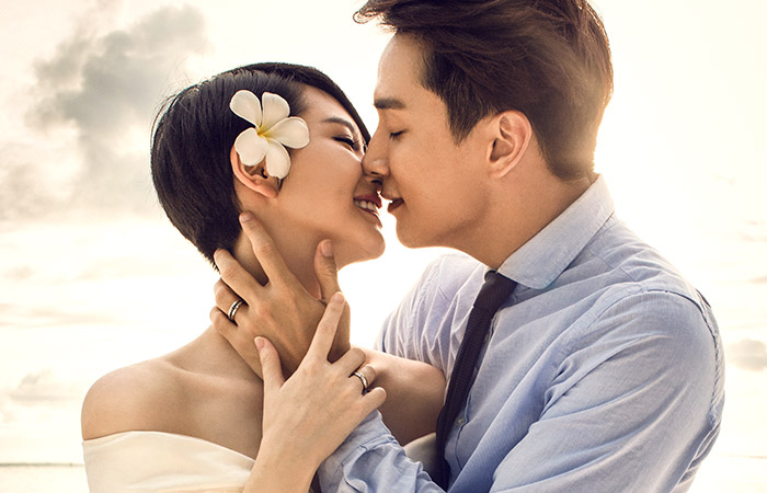 戚薇为女儿庆生母爱满满|戚薇|李承铉|短发_新浪新闻