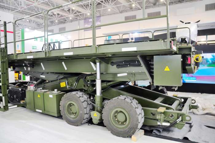 胖妞吞下大批军用物资这是要去哪