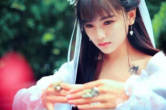 民国女神南笙接戏再次颠覆形象,饰演外表清纯内心腹黑的鬼魅少女