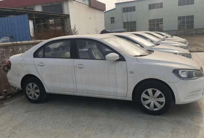 偶遇大批15款捷达库存车,外观内饰崭新,店员:自动挡3万处理