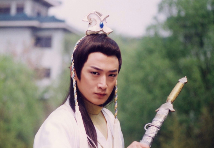 曾是最帅的古装美男石惊天,娶了影后生活低调,演技精湛无人识?