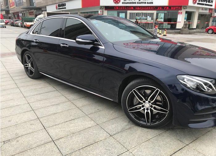 效果的话较全黑的轮毂只是视觉上好一点,但奔驰e级真的能hold住这amg