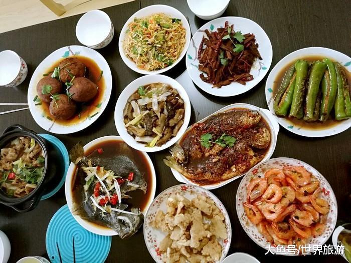 正文     因为春晚每年都说过年要吃饺子了,南方则过年是很少吃饺子的