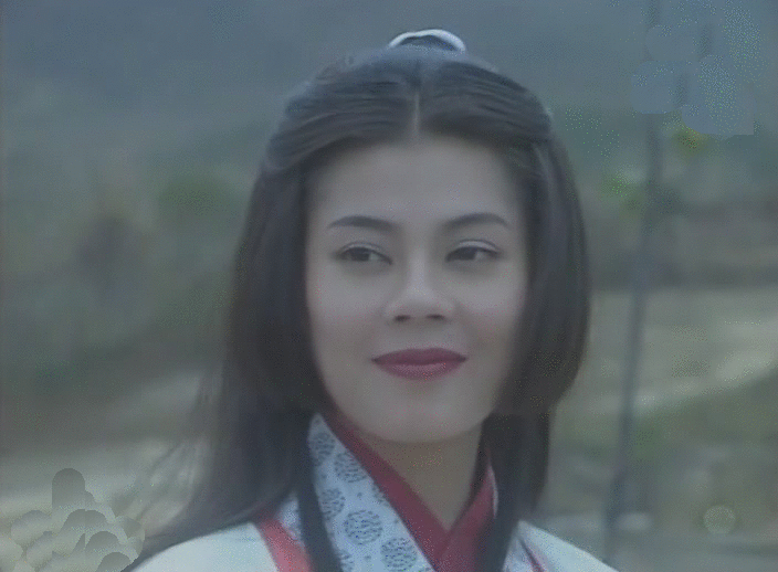 吕颂贤,梁佩玲,陈少霞主演的tvb版《笑傲江湖》中,梁艺龄扮演的任盈盈