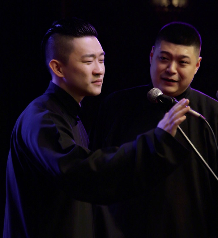 郭德纲废弃弟子曹云金要当爹唐苑挺着大肚子为曹金生日招呼客人