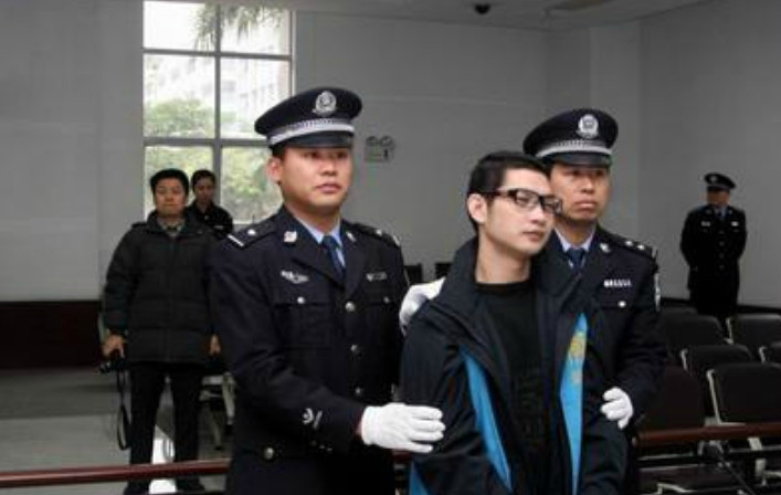 出现了一个恶迹斑斑的黑帮——麻阳帮,搞得多省人心惶惶,而这个犯罪