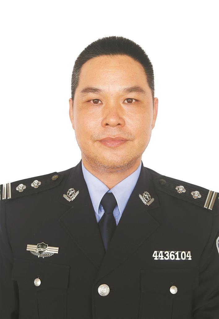 陈胜利陈胜利,男,42岁,市司法局第二强戒所第五戒毒大队一级警员,从事