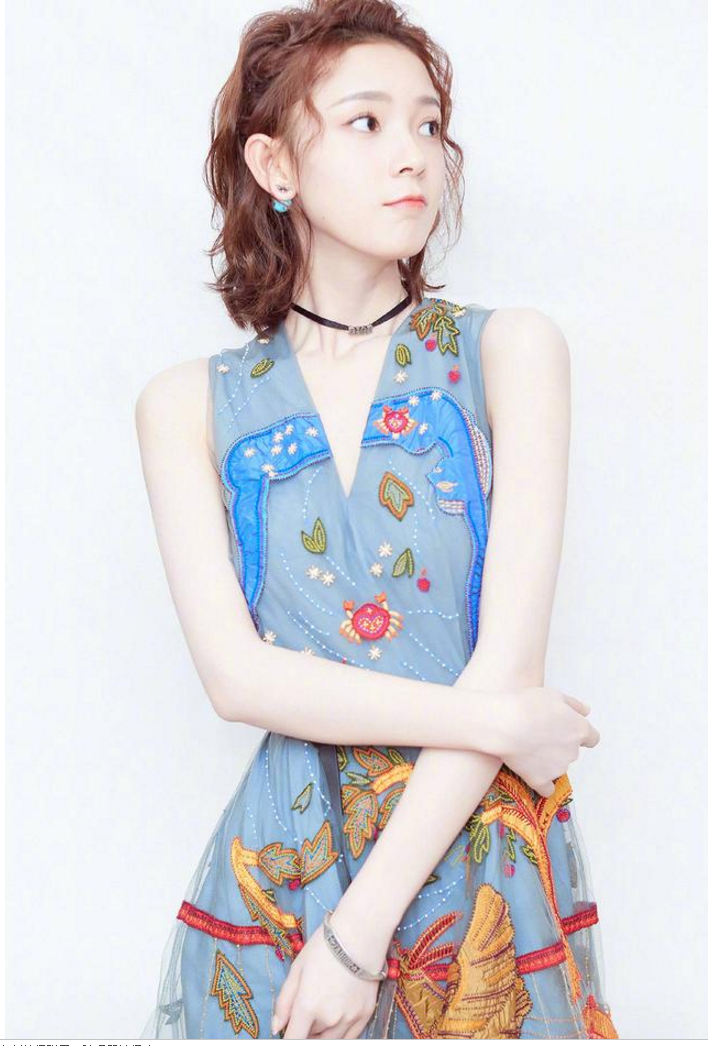 陈瑶换回短发出席活动可塑性太强美腻死啦