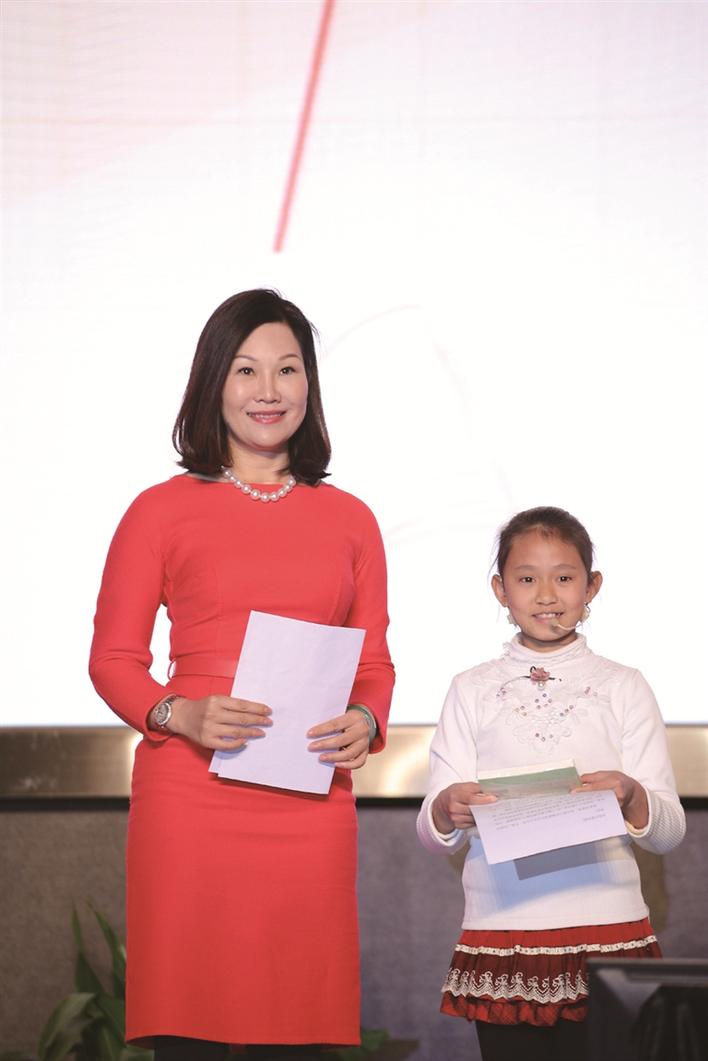 香江集团翟美卿援建爱心图书室逾1500家