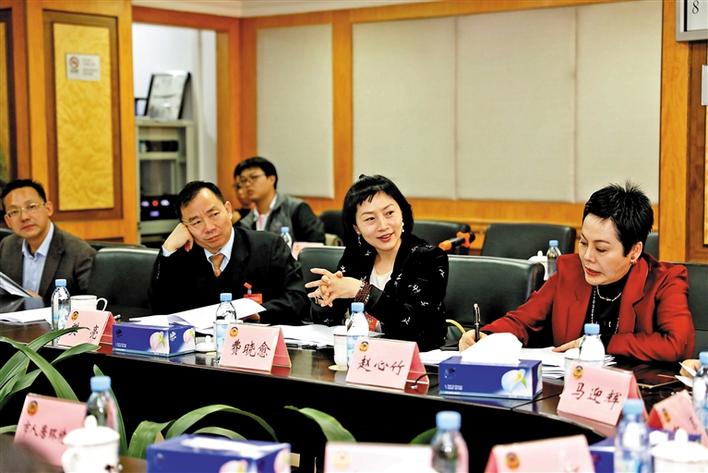 费晓愈委员建议加快新能源汽车充电设施规划和建设|设