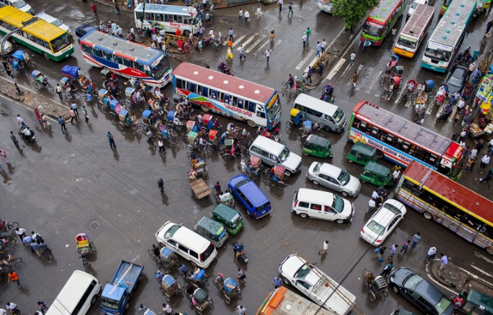 全球最拥挤首都:1700万人共享60个红绿灯,车速7公里/时