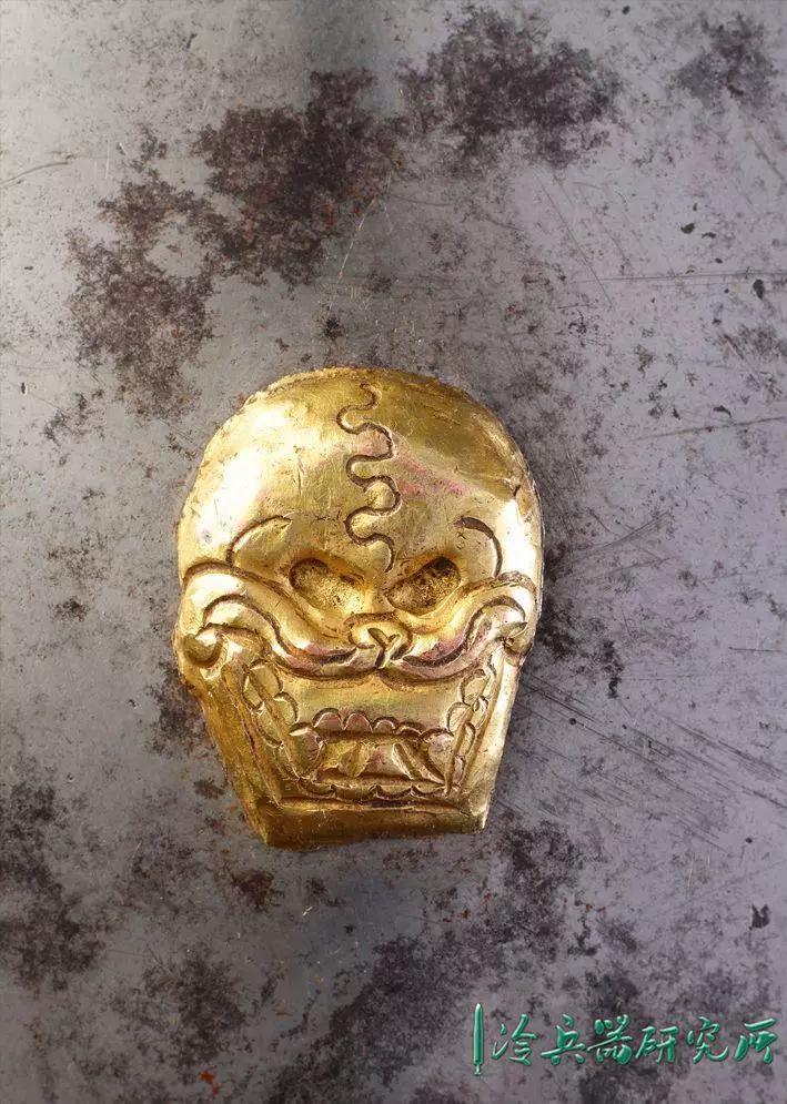 密宗仪式上的金翅鸟:18世纪西藏鎏金四镜甲鉴赏|密宗