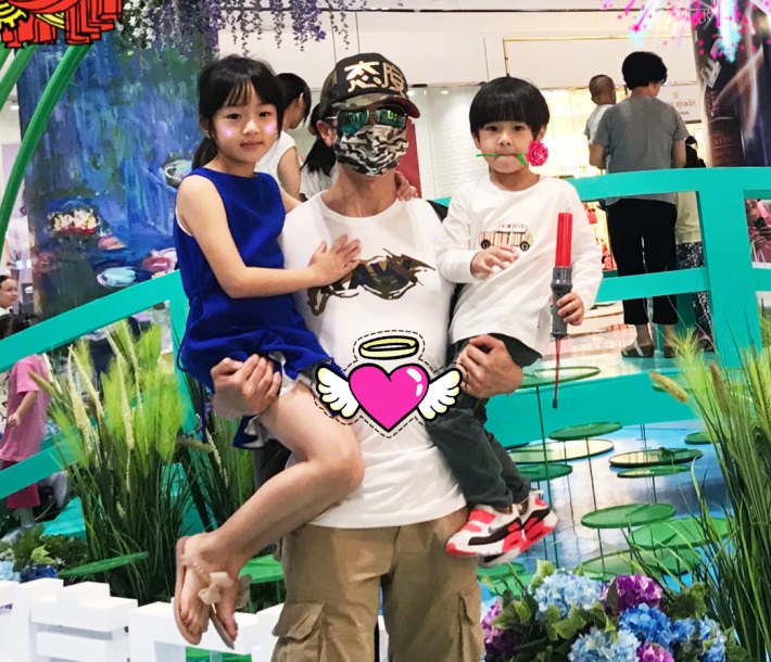 吴尊女儿neinei长大了,变身大长腿气质女,和黄磊家多多不相上下